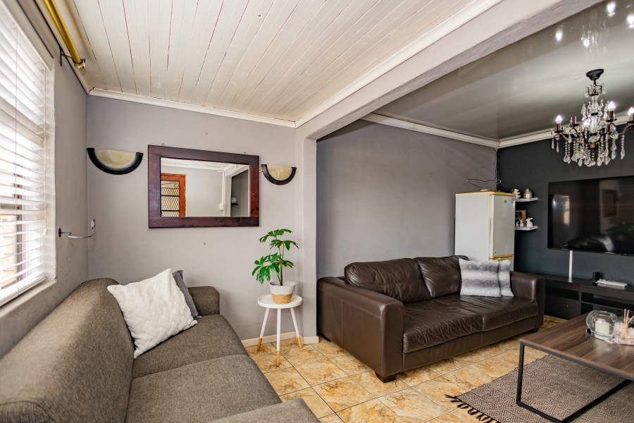 3 Bedroom Property for Sale in Uitsig Western Cape